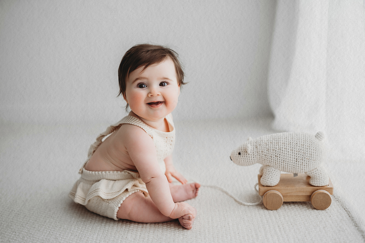 fotoshoot baby 10 maanden in serene studio zuid Limburg